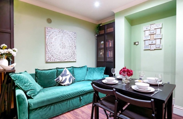 Perfect Booking | Steps from Brixton Station