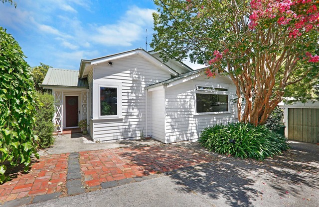 Perfect central location, beautifully renovated home with large garden