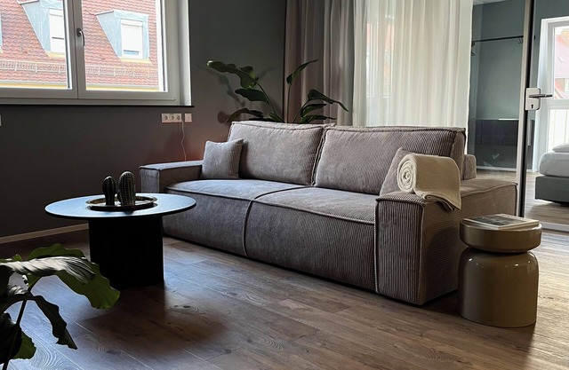 Perfect city center location, 107 sqm, directly at the opera house in suite flair with balcony!