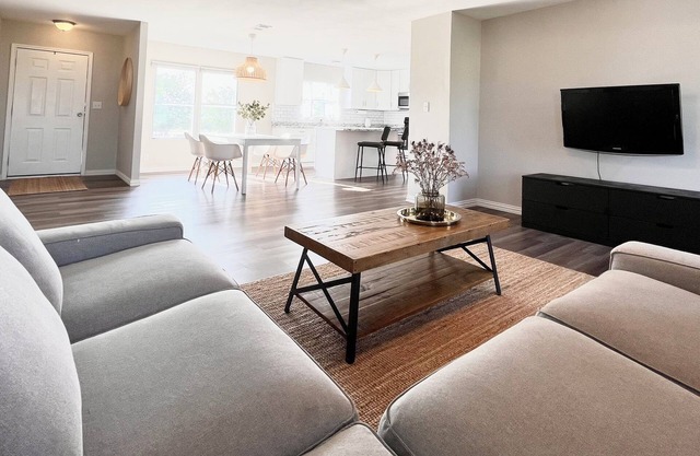 Perfect Country Getaway close to Lake & City