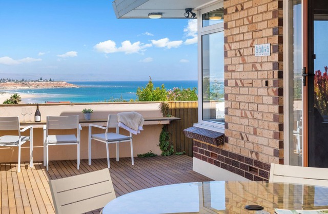 Perfect Couples Retreat with Panoramic Sea Views