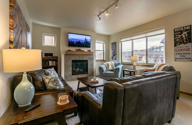 ☑ Perfect Downtown Location | Close to Skiing & Park | Trailhead Lodges 822