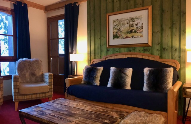 Perfect family apartment in Arc 1950- mountain view, ski in/ski out.