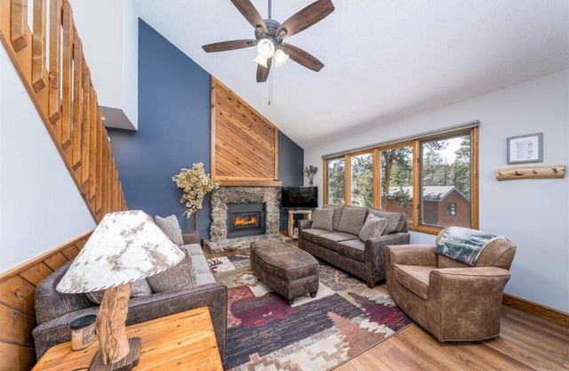 Perfect Family Cabin, Walking Distance to RMNP and the River in Aspen Brook + AC