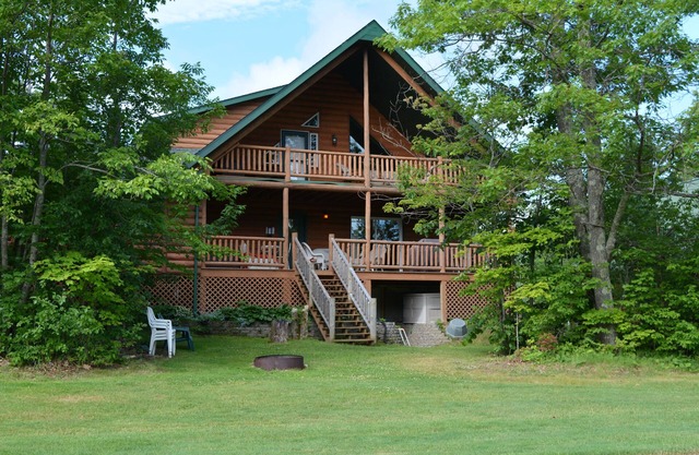 PERFECT FAMILY/FRIEND GETAWAY ON BEAUTIFUL GOLF COURSE