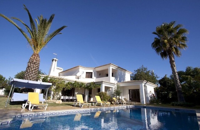 Perfect family property with private pool, barbecue and garden