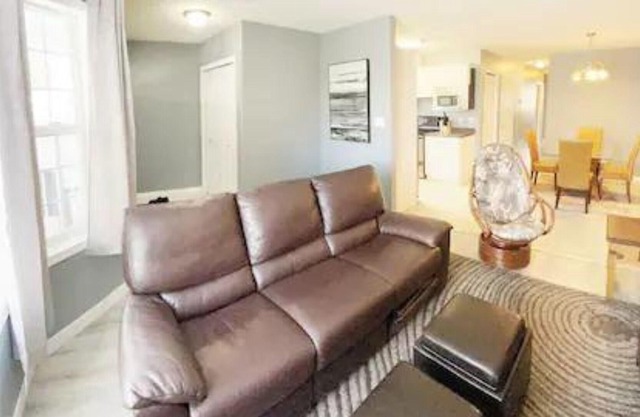 Perfect for a BIG CREW - 5br 2.5 bathroom Crew House in West Edmonton