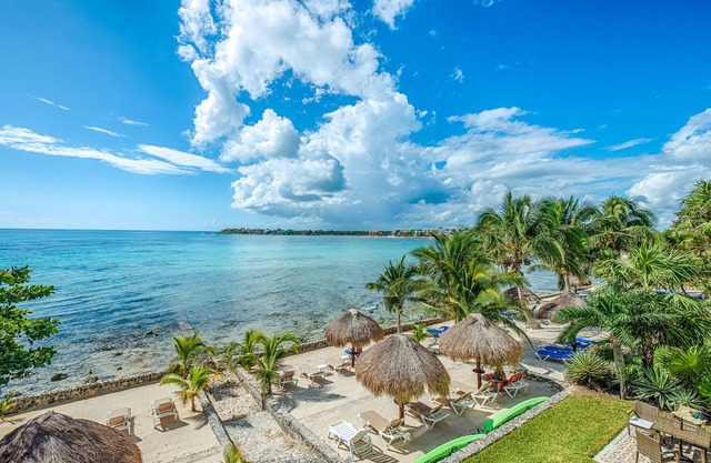 Perfect for a couple to enjoy the breathtaking views of the Caribbean!