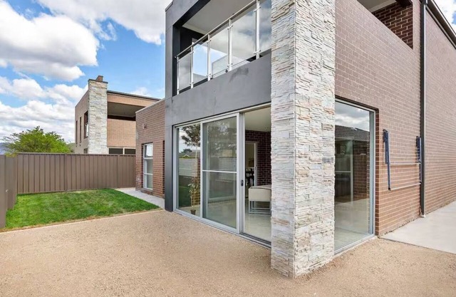 Perfect for Families! 6BR Home with Big Living Areas ,Outdoor Space &4 Bathrooms