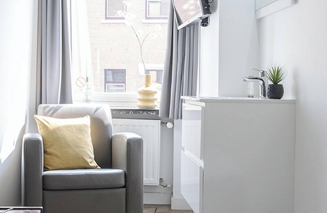 Perfect for solo travelers looking for a simple and budget-friendly base. This cozy room comes with a TV and workspace, and you’ll have access to a shared kitchen and shared bathroom.