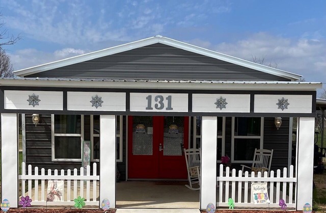 PERFECT FOR THE TOTAL SOLAR ECLIPSE: Cozy 1-bedroom house in fantastic Kingsland