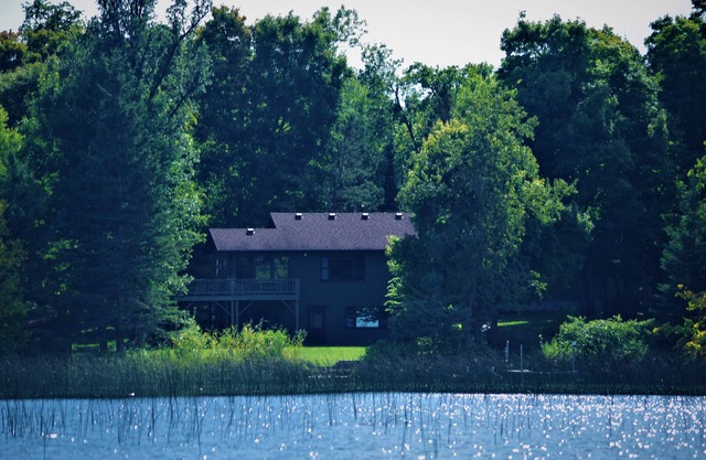 Perfect for Your Family Summer Vacation! Large Cabin on a Beautiful Lake!