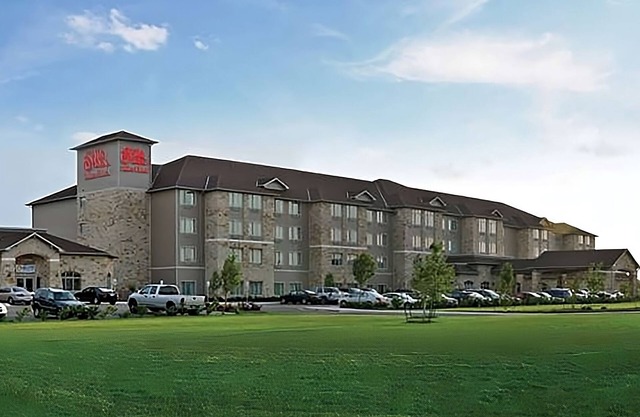 Perfect Getaway! 1 Beautiful Unit and Pool.