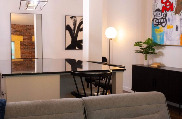 Perfect Getaway: Cozy Apartment in the Heart of Quebec!nnnn