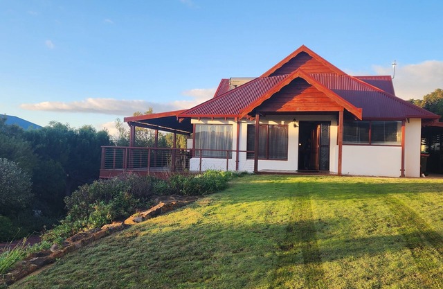 Perfect holiday cottage Along the Serene Blackwood River and nature walk.
