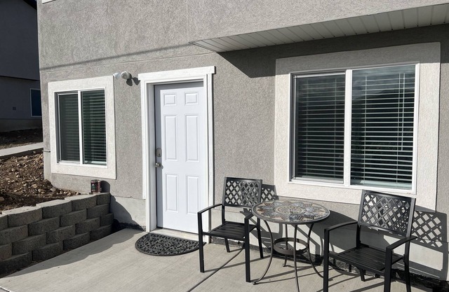 Perfect Little 2 Bedroom Basement apartment