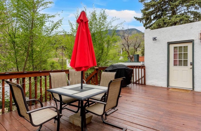 Perfect location, close to the Incline and everything that Manitou has to offer.