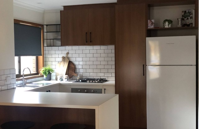 Perfect Location - 2 Bedroom Modern Unit