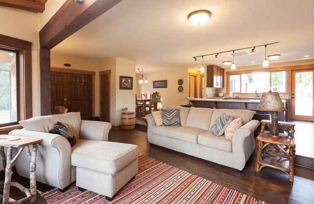 Perfect Modern Cabin Getaway, Updated, Gorgeous Hood Views!