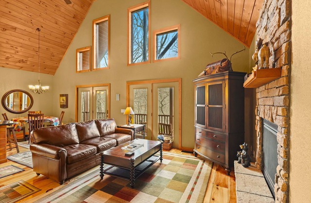 Perfect Pet Friendly Getaway in Banner Elk with Private Hot Tub