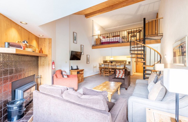 Perfect Ski-in/out condo Center Village, Free Parking, WiFi, Amazing views