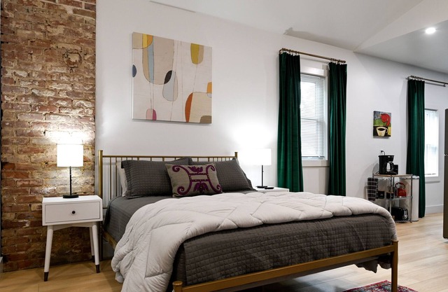 Perfect Studio Apartment W/Queen Bed, Kitchen, W/D