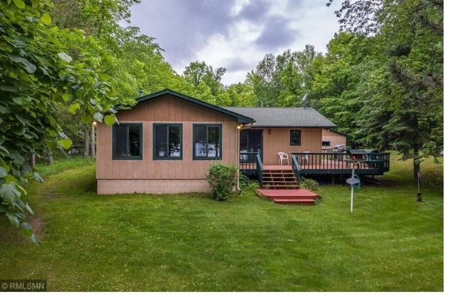 Perfect Summer rental in prime location on Washburn Lake
