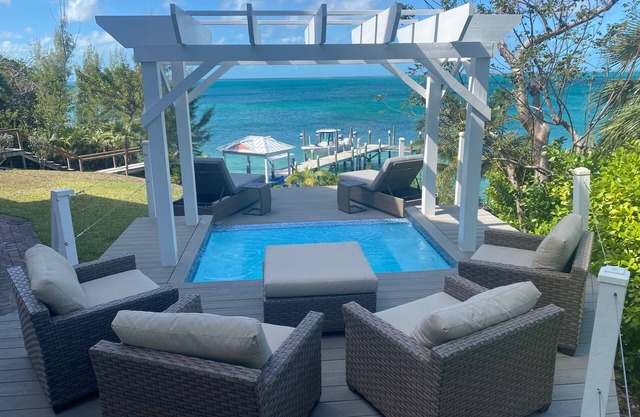 Perfect Vacation Home. Private Dock, Plunge Pool, Ice Maker, 30kw Generator