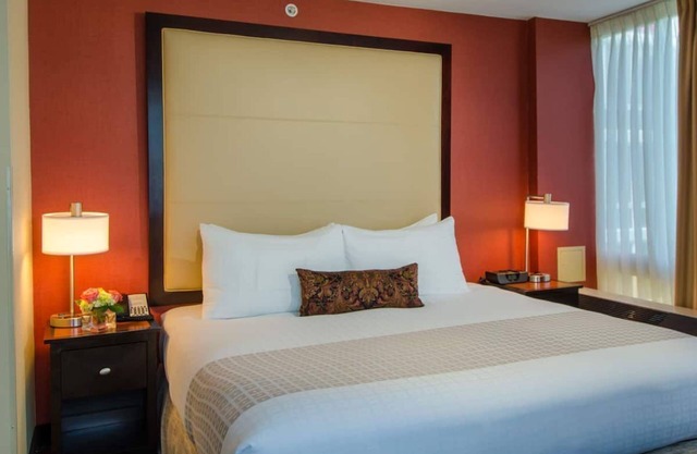 Perfect Vacay with Friends! 4 Relaxing Units w/City Views, Pets are Allowed