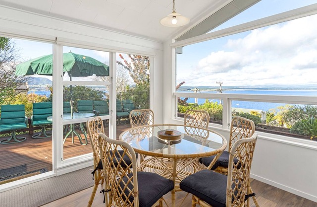 Perfect Views at Acacia Bay - Holiday Home