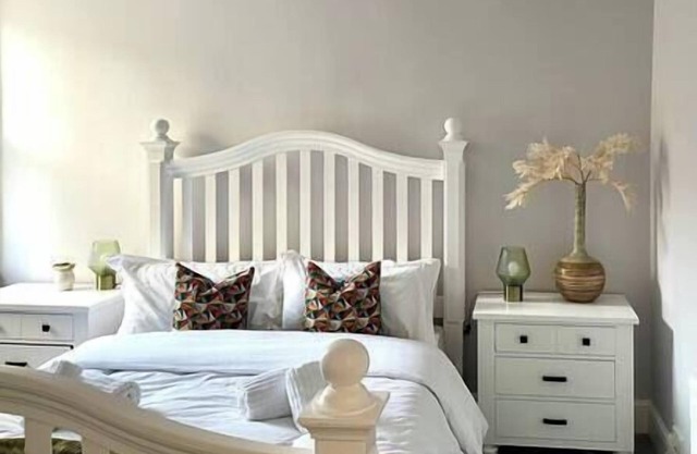 Perfectly Coastal, Quiet Central Retreat mins to Town Centre, Beach, Pier, Old Town & Train Station