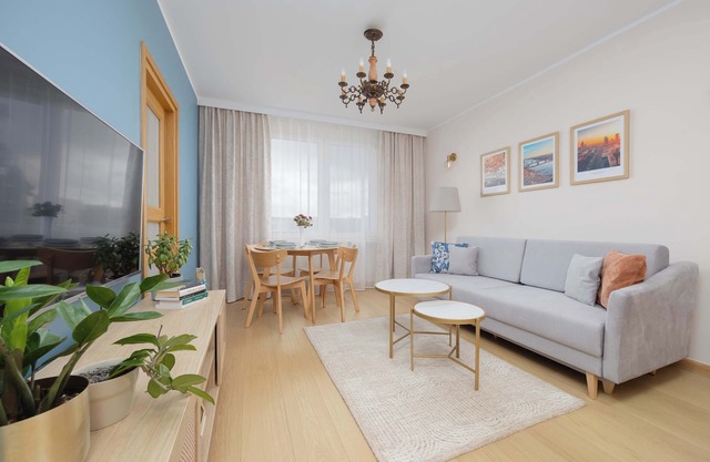 Perfectly Located Exceptional Apartment in Warsaw by Noclegi Renters