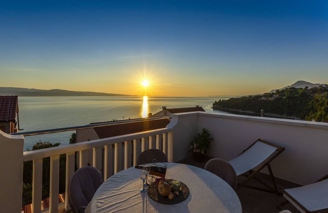 Perfectly located holiday home with a private pool