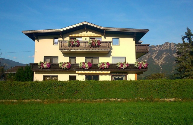 Perfectly quiet but central location, spacious apartment for families or groups!