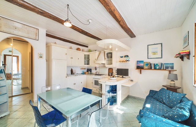 Perfume House - Two Bedroom Apartment, Sleeps 5