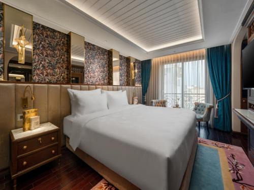 Peridot Gallery Classic Hotel