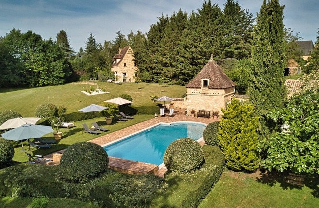 PERIGORD NOIR NEAR SARLAT CHARMING GITE IN PARK WITH POOL