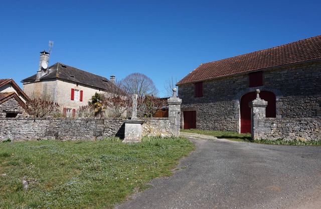 Perigourdine house with character
