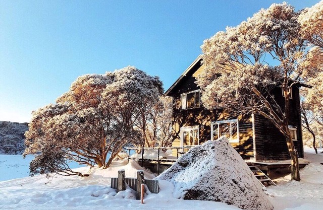 Perisher Valley Lodge self contained for 6 guests near ski lifts and restaurants