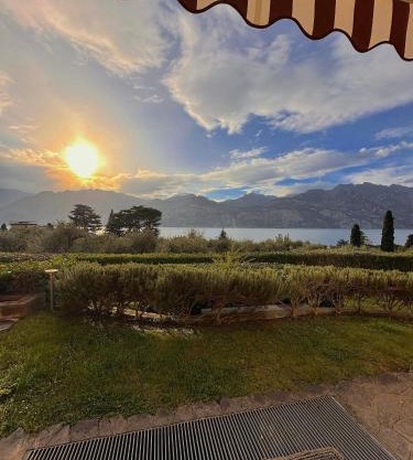 Perlissima, Lake View and Pool