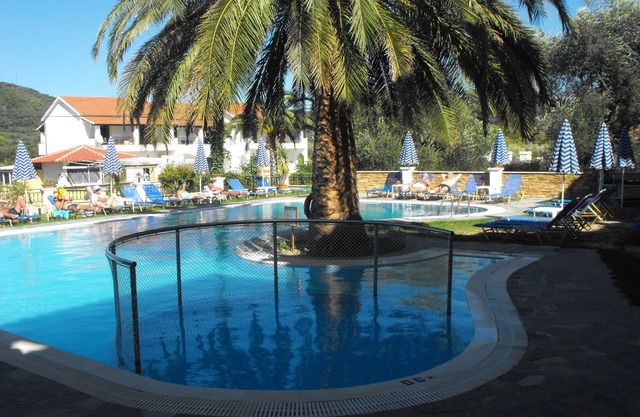 Perros Hotel