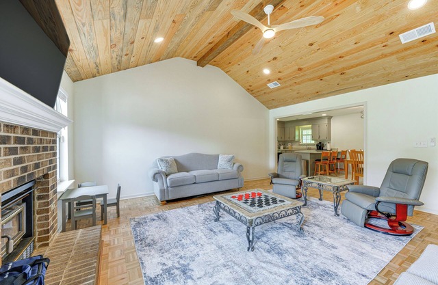 Perry Family Home on 2 Acres w/Private Pool
