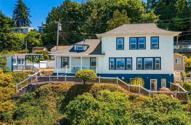 Perry's Landing - Charming Water & Mountain View Home in Historic Port Orchard