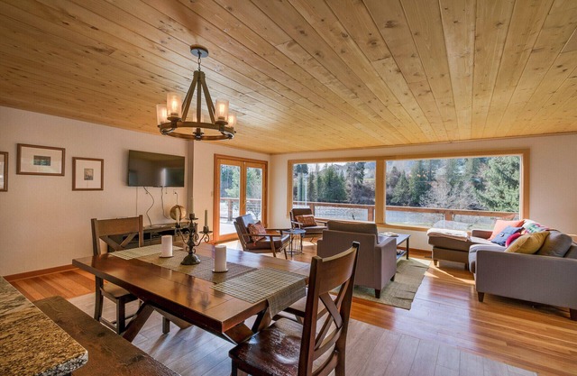 Peshastin River Place-Riverfront near Leavenworth