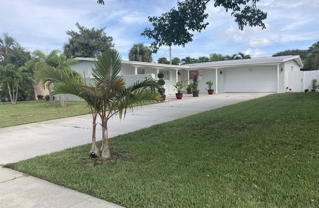 Pet Friendly Space Coast Oasis - Walk to beach!