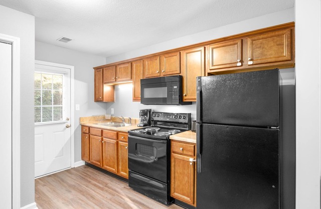 Pet Friendly, 15 minutes to Ft Campbell-A2