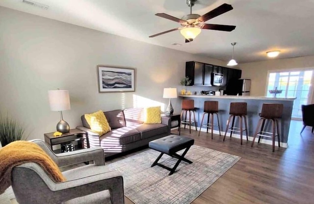 Pet Friendly 2 Bed Townhome Near Western BLVD