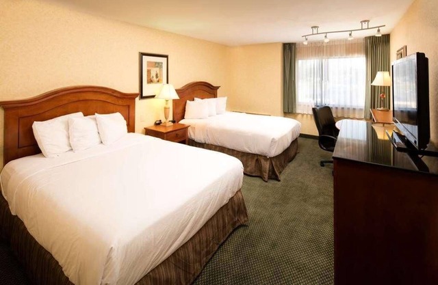 Pet-friendly Accommodation with Outdoor Pool, Free Parking, Spacious Unit!