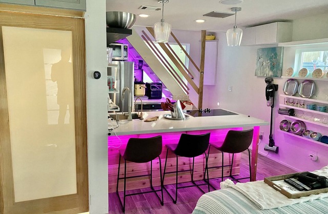 Pet-friendly accommodations near water and restaurants.