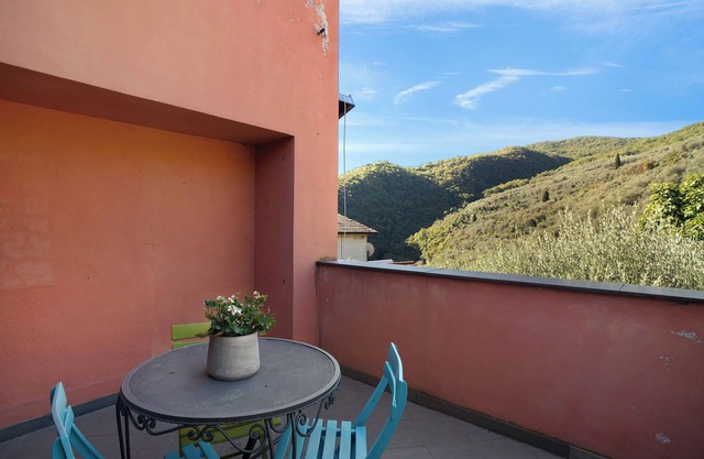 Pet-Friendly Apartment Immerso nel Verde with Mountain View, Terrace & Wi-Fi